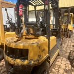 LOTE 012 - Empilhadeira YALE, modelo GTP 050 RL, ano 2001
