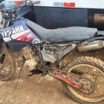 LOTE 009 - YAMAHA, cor preta, sem sinal identificador, placa AAA0000.