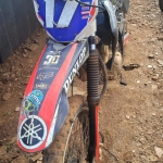 LOTE 009 - YAMAHA, cor preta, sem sinal identificador, placa AAA0000.