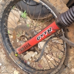 LOTE 009 - YAMAHA, cor preta, sem sinal identificador, placa AAA0000.