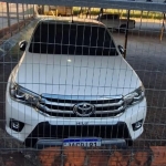 LOTE 000 - UM COROLA E DUAS HYLUX.