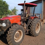 LOTE 001 - Trator marca Case, modelo IH Farmall 80, tração 4x4, cor vermelha, ano 2024, com uma plataforma marca IMAC, três metros com pistão, ano 2024