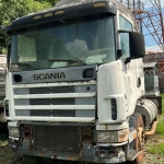 LOTE 010 - SCANIA/R124 GA4X2NZ 420, Placa: ATP2124, ano/modelo: 2005/2005, Cor: BRANCA, Chassi: 9BSR4X2A053564484, Motor: 8044914, Renavam: 849396689.