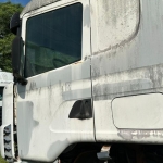 LOTE 010 - SCANIA/R124 GA4X2NZ 420, Placa: ATP2124, ano/modelo: 2005/2005, Cor: BRANCA, Chassi: 9BSR4X2A053564484, Motor: 8044914, Renavam: 849396689.