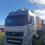LOTE 012 - CAMINHÃO-TRATOR VOLVO FH 460 6X2T, cor PRATA, Fabricação/Modelo 2012/2012, Placa: MJU5C97, RENAVAM 492115257.