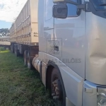 LOTE 012 - CAMINHÃO-TRATOR VOLVO FH 460 6X2T, cor PRATA, Fabricação/Modelo 2012/2012, Placa: MJU5C97, RENAVAM 492115257.