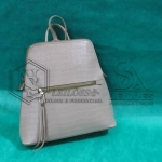 LOTE 004 - 05 (cinco) bolsas em couro