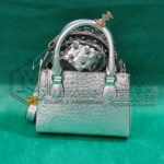 LOTE 009 - 06 (Seis) bolsas femininas em couro