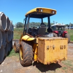 LOTE 02 - Uma Retroescavadeira. Marca JCB, Modelo 214e, Ano 2002, com lança traseira.