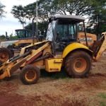 LOTE 04 - Uma Retroescavadeira. Marca New Holland, Modelo LB90 4x2, Combustível Óleo Diesel, Pintura na cor amarela, Potência de 84HP, Ano e Modelo 2010, Motor 36186127, Código de Fabricante 510499.