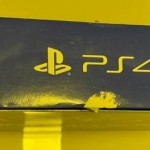 LOTE 010 - 1 Console Sony PS4, jet black