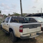 LOTE 001 - Veículo GM S10, ano 08/09, 4 portas, branca, placa IPL2426. Avaliado em R$ 10.453,00.