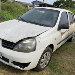 LOTE 002 - SUCATA - Veículo Ford/ Fiesta, ano 2014, 5portas, branco. Avaliado em R$ 600,00.