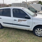 LOTE 003 - Veículo Renault Clio Sedan, ano 06/07, 5 portas, branco, placa INJ4584. Avaliado em R$ 3.864,20.