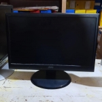 LOTE 015 - 10 Unidades de CPU sem peças e 02 monitores LED 14". Avaliado em R$ 63,91.
