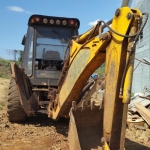 LOTE 002 - Retroescavadeira Randon RD 406 4x4, ano 2018, motor MWM X10. Avaliada em R$ 110.250,00.