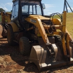 LOTE 002 - Retroescavadeira Randon RD 406 4x4, ano 2018, motor MWM X10. Avaliada em R$ 110.250,00.